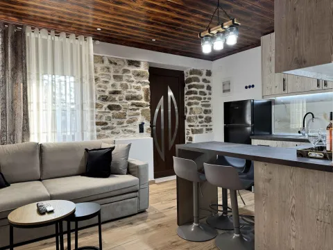 AEM Apartments, Prinos