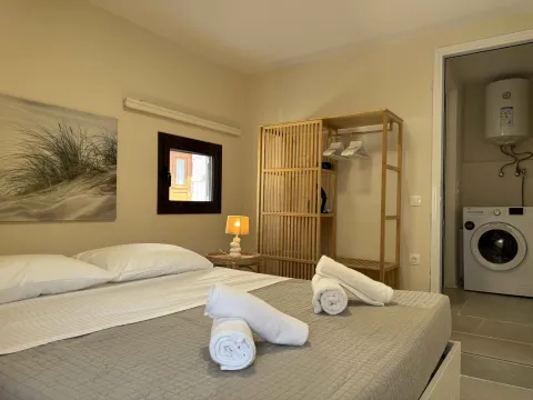 Konstantinos Junior Apartment I, Prinos