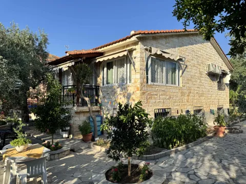 Villa Marsendbion, Prinos